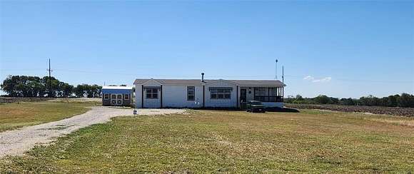 3.26 Acres of Residential Land with Home for Sale in Hillsboro, Texas