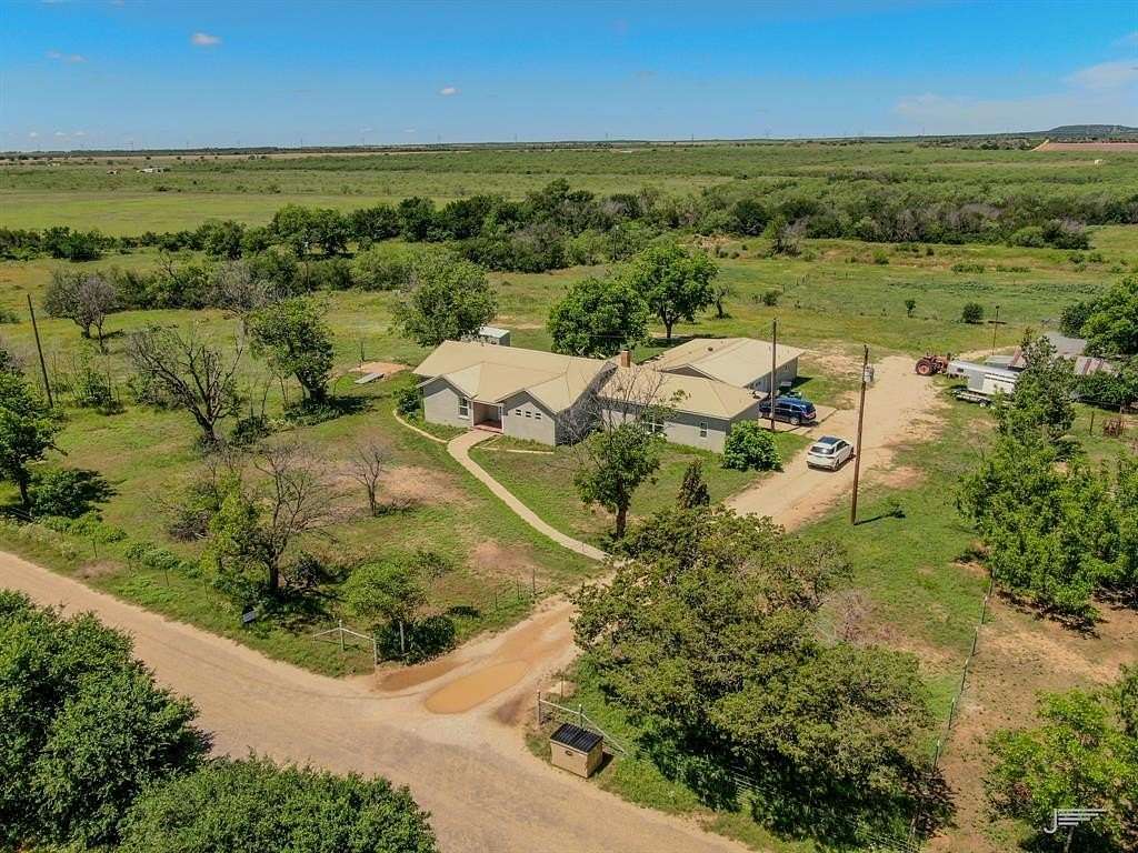 28.693 Acres of Land with Home for Sale in Ovalo, Texas