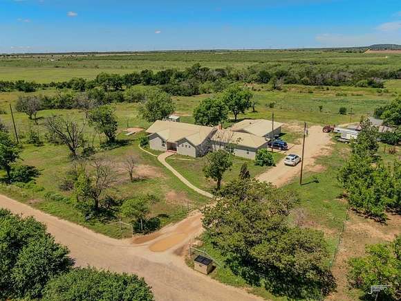 28.693 Acres of Land with Home for Sale in Ovalo, Texas