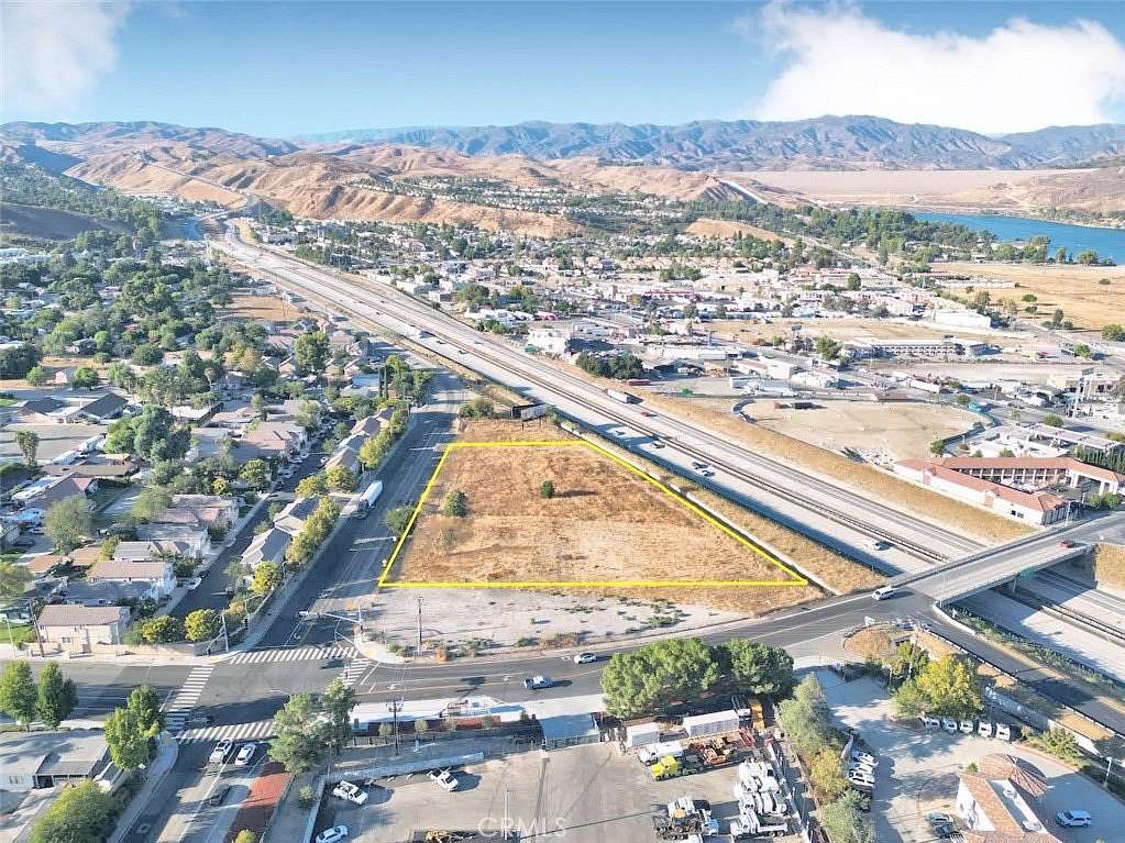2 Acres of Land for Sale in Castaic, California