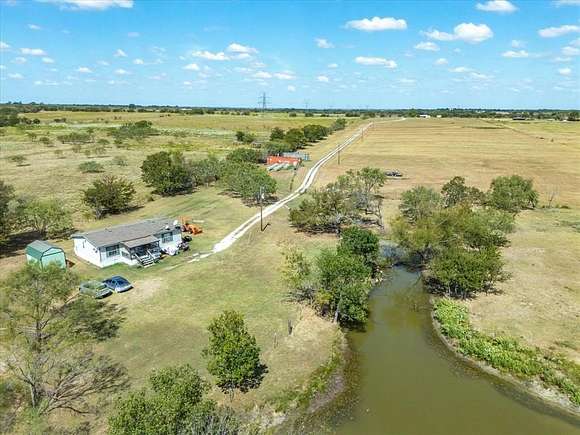 32.395 Acres of Land with Home for Sale in Barry, Texas