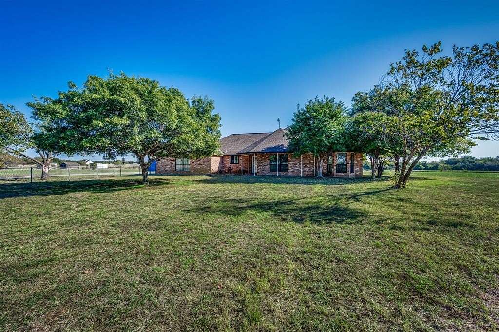 9.69 Acres of Land with Home for Sale in Waxahachie, Texas