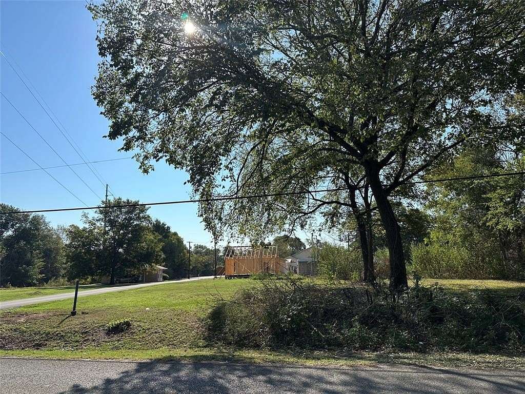 0.129 Acres of Residential Land for Sale in Corsicana, Texas