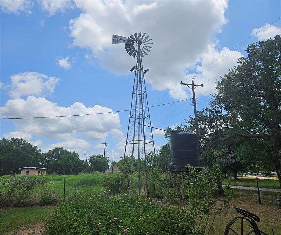 6.554 Acres of Residential Land with Home for Sale in Paradise, Texas