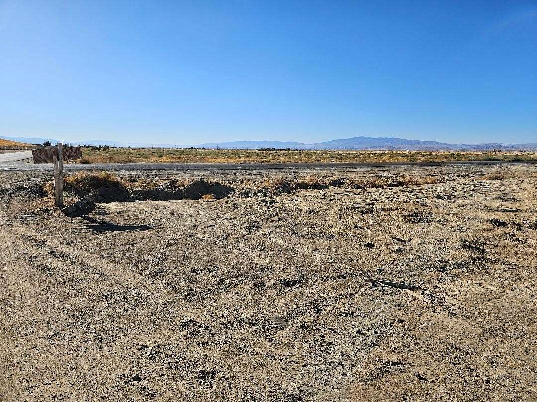 115.5 Acres of Land for Sale in Lancaster, California