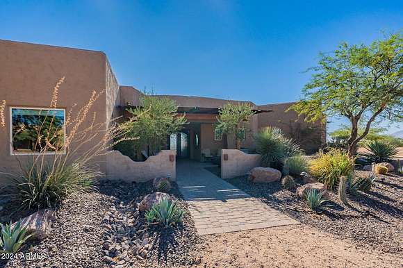 Residential Land with Home for Lease in Scottsdale, Arizona