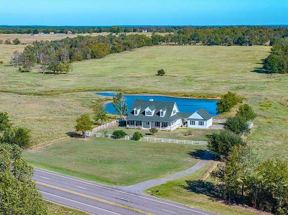 7 Acres of Residential Land with Home for Sale in Ben Wheeler, Texas