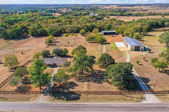 5 Acres of Residential Land with Home for Sale in Whitesboro, Texas