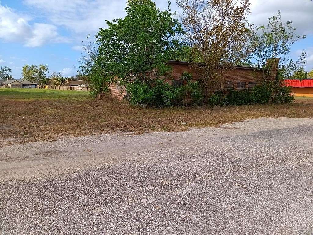 3.53 Acres of Improved Commercial Land for Sale in Angleton, Texas