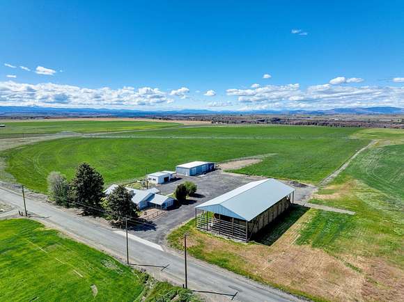 198.8 Acres of Land with Home for Sale in Madras, Oregon