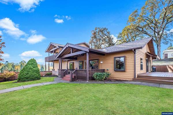 9 Acres of Residential Land with Home for Sale in Lebanon, Oregon