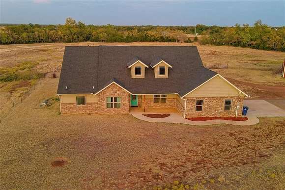 13.71 Acres of Land with Home for Sale in Kingfisher, Oklahoma