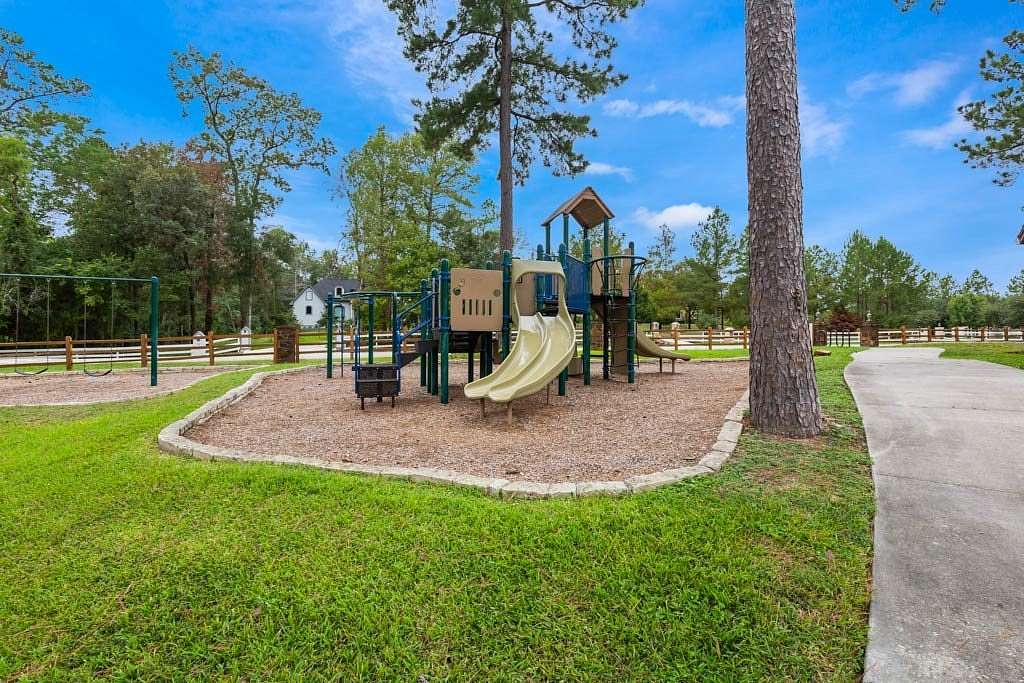 0.948 Acres of Residential Land for Sale in Conroe, Texas