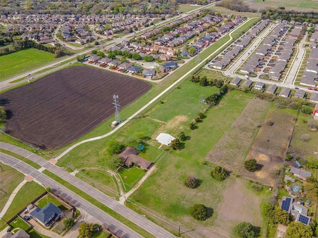 3.386 Acres of Residential Land with Home for Sale in Lancaster, Texas