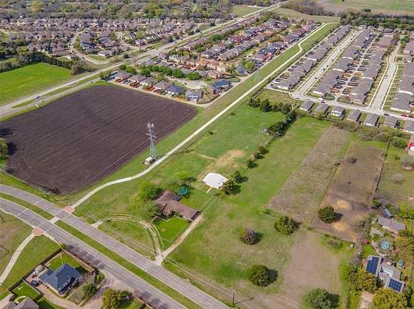 3.386 Acres of Residential Land with Home for Sale in Lancaster, Texas