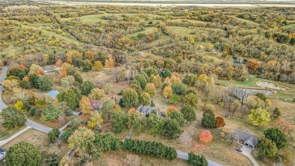 3.23 Acres of Residential Land with Home for Sale in Liberty, Missouri