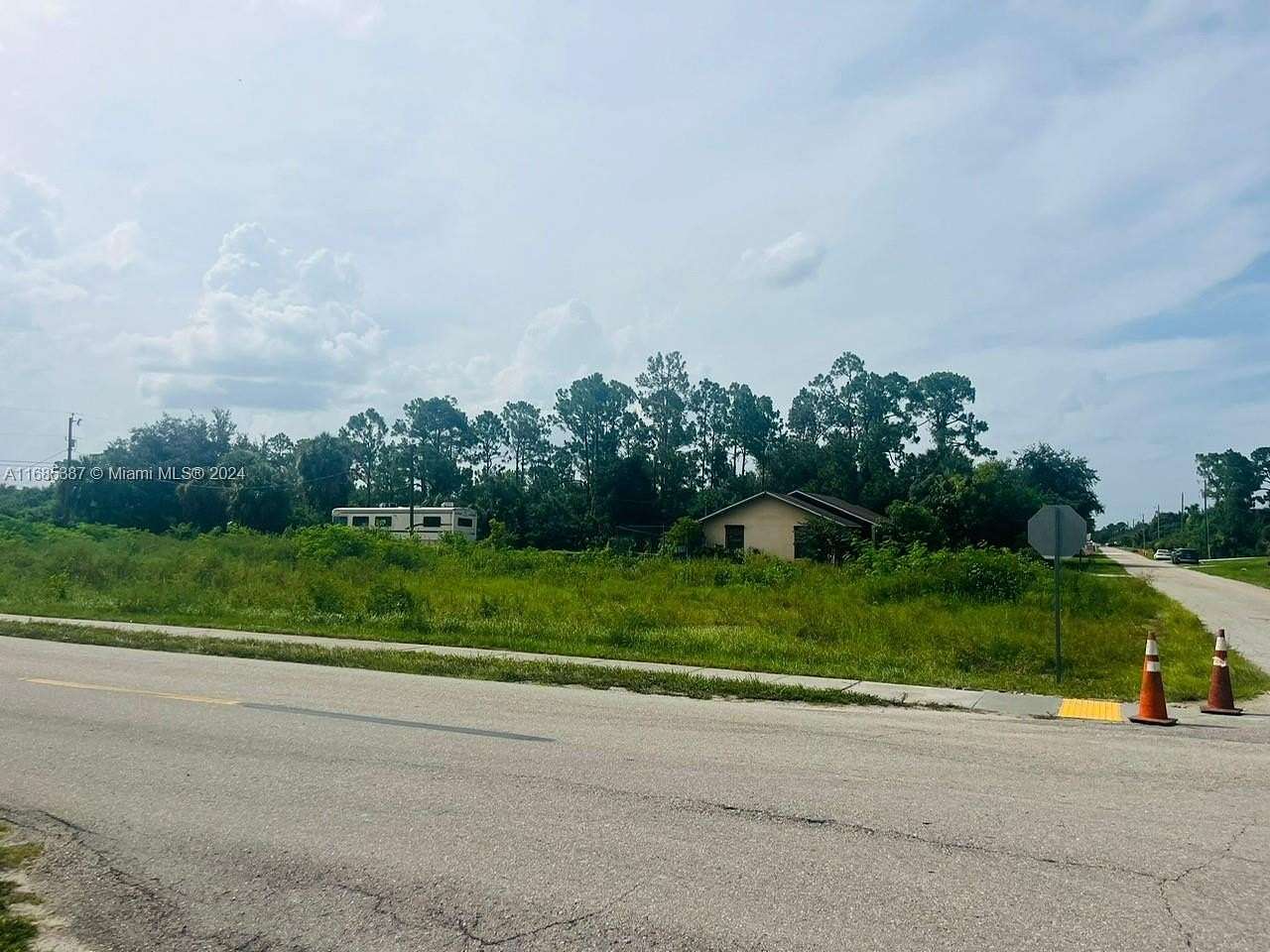 0.025 Acres of Residential Land for Sale in Lehigh Acres, Florida