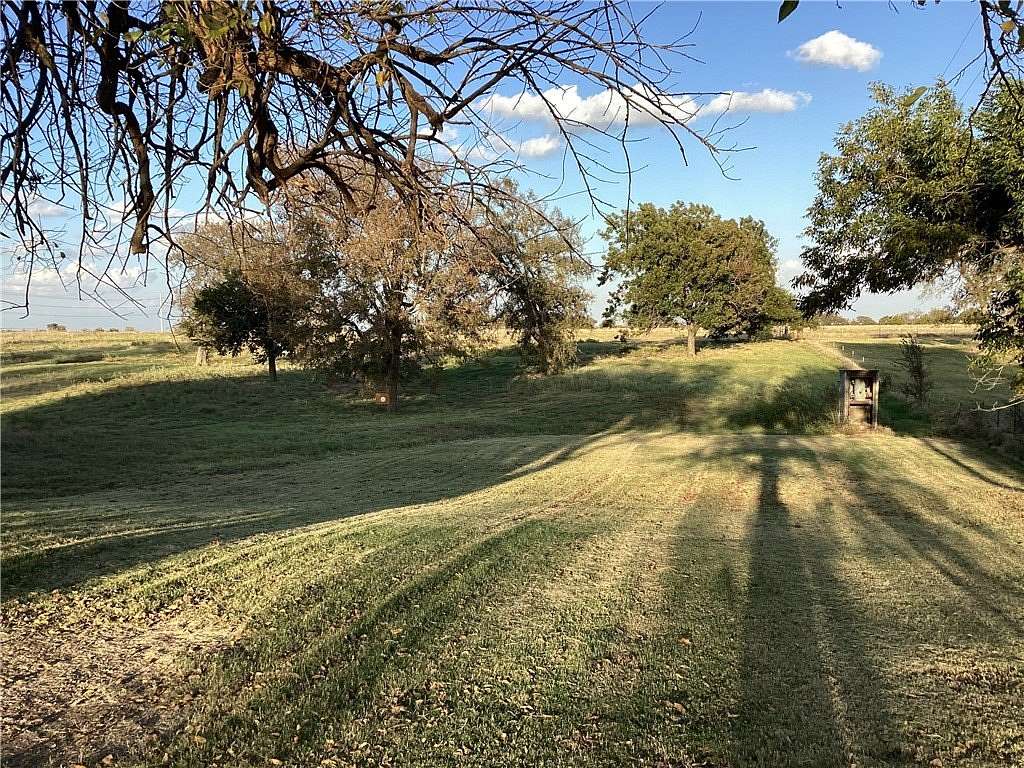 4.756 Acres of Land with Home for Sale in Abbott, Texas