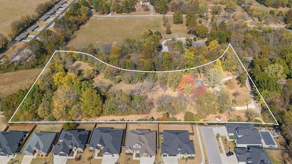 5.33 Acres of Residential Land with Home for Sale in Fayetteville, Arkansas