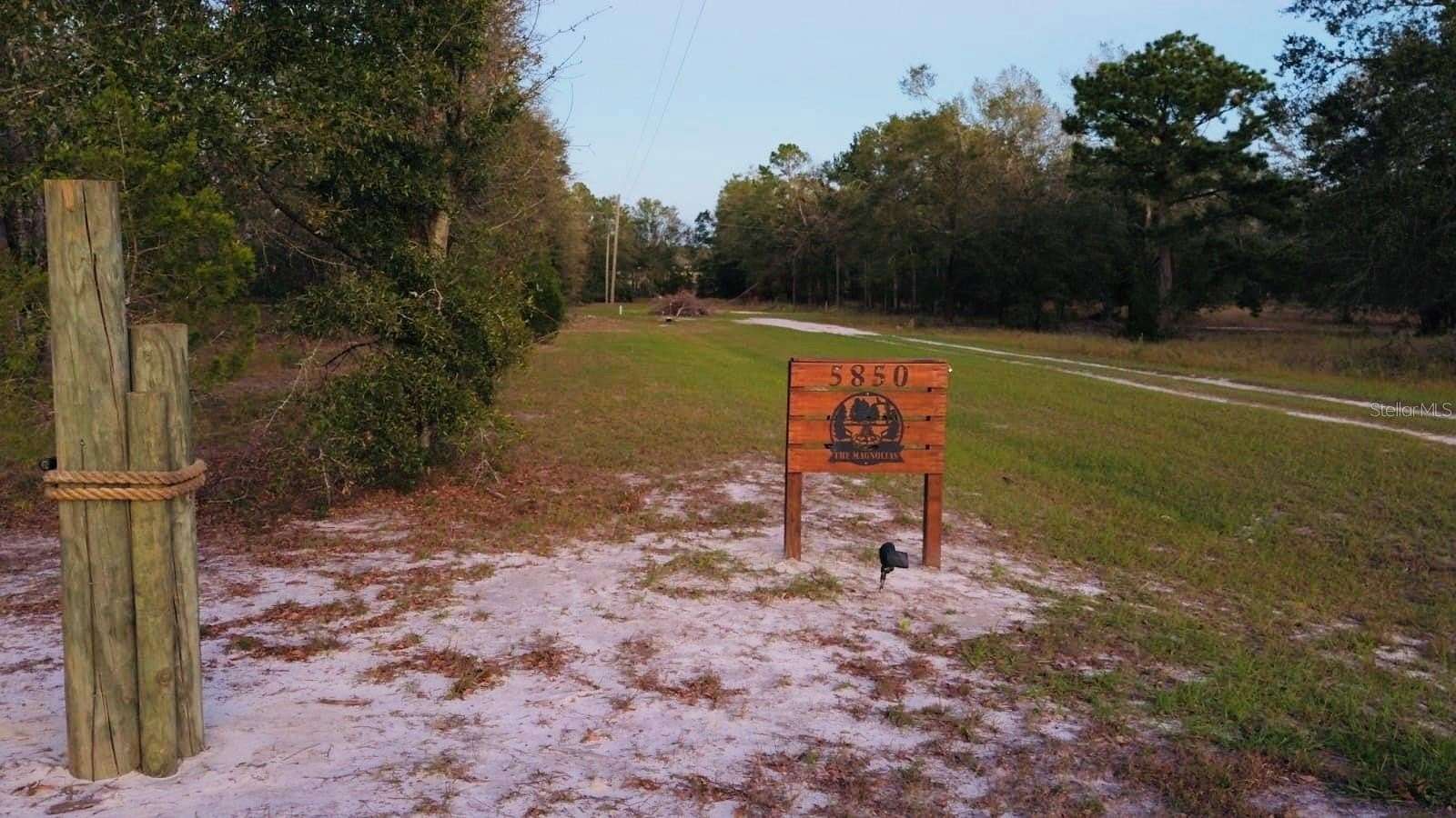 5.01 Acres of Residential Land with Home for Sale in Jasper, Florida