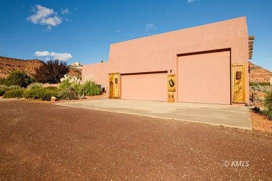 2.12 Acres of Residential Land with Home for Sale in Kanab, Utah