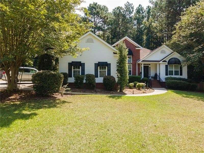 2.85 Acres of Residential Land with Home for Sale in Milledgeville, Georgia