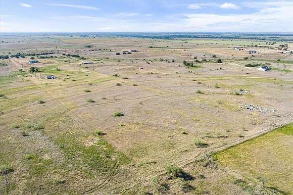 11 Acres of Land for Sale in Clifton, Texas