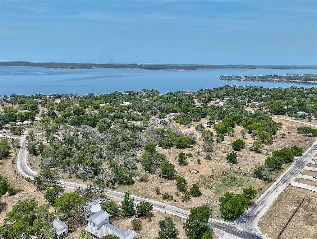 4.708 Acres of Residential Land for Sale in Bridgeport, Texas