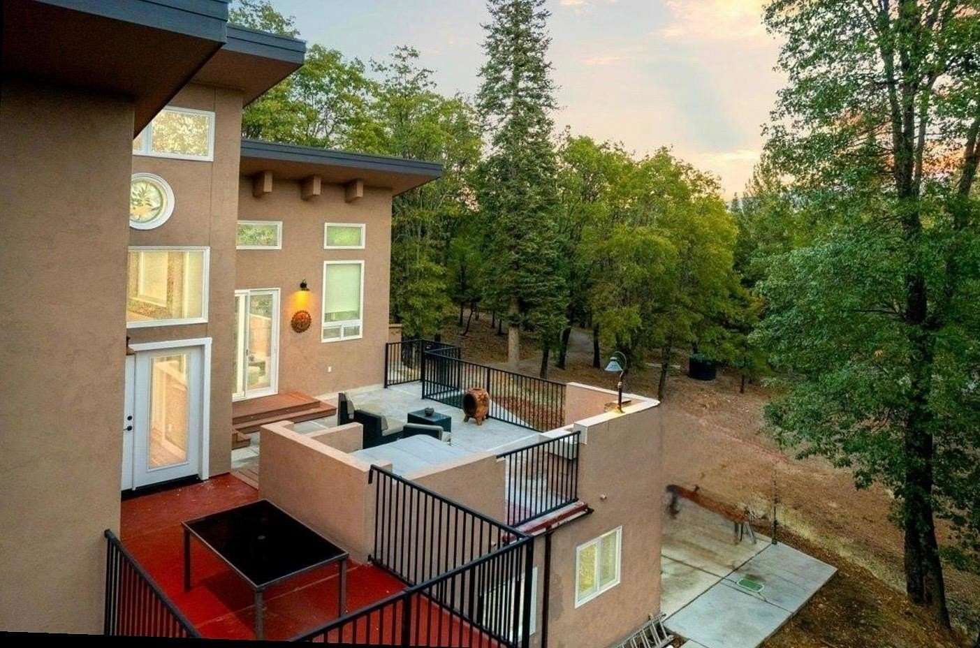 5 Acres of Residential Land with Home for Sale in Weed, California