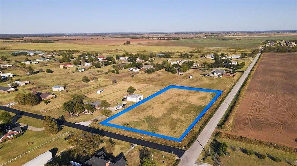 2 Acres of Residential Land for Sale in Pilot Point, Texas