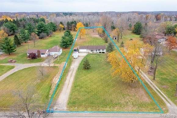 2.25 Acres of Residential Land with Home for Sale in Grand Blanc, Michigan