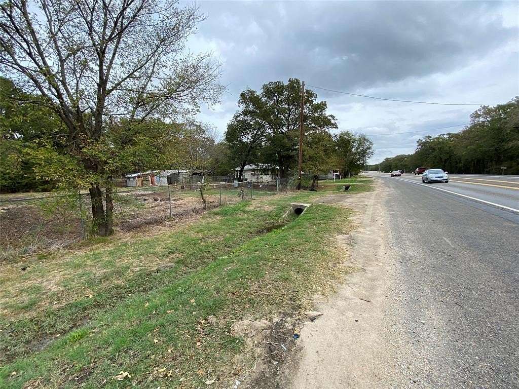 0.674 Acres of Mixed-Use Land for Sale in Quinlan, Texas