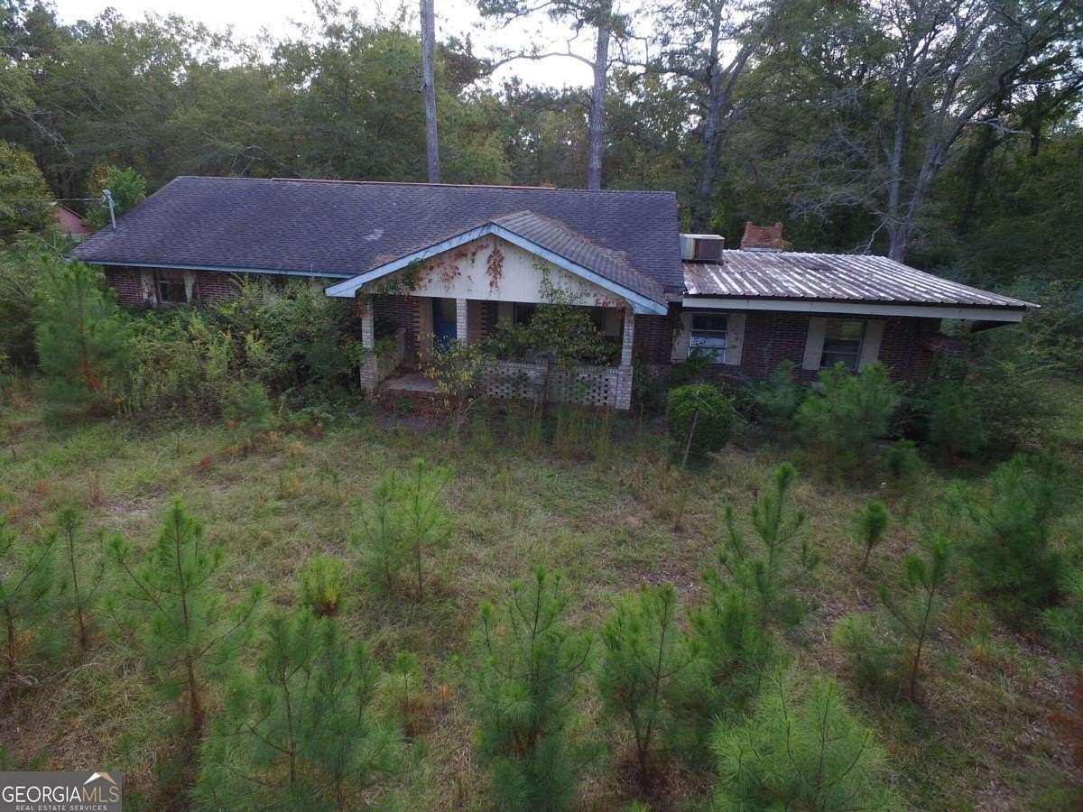 4.77 Acres of Land with Home for Sale in Macon, Georgia