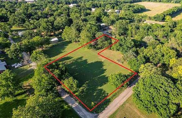 0.965 Acres of Residential Land for Sale in Bonham, Texas