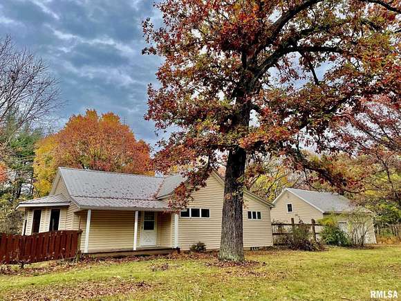 3 Acres of Residential Land with Home for Sale in Petersburg, Illinois