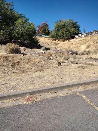 0.4 Acres of Residential Land for Sale in Klamath Falls, Oregon