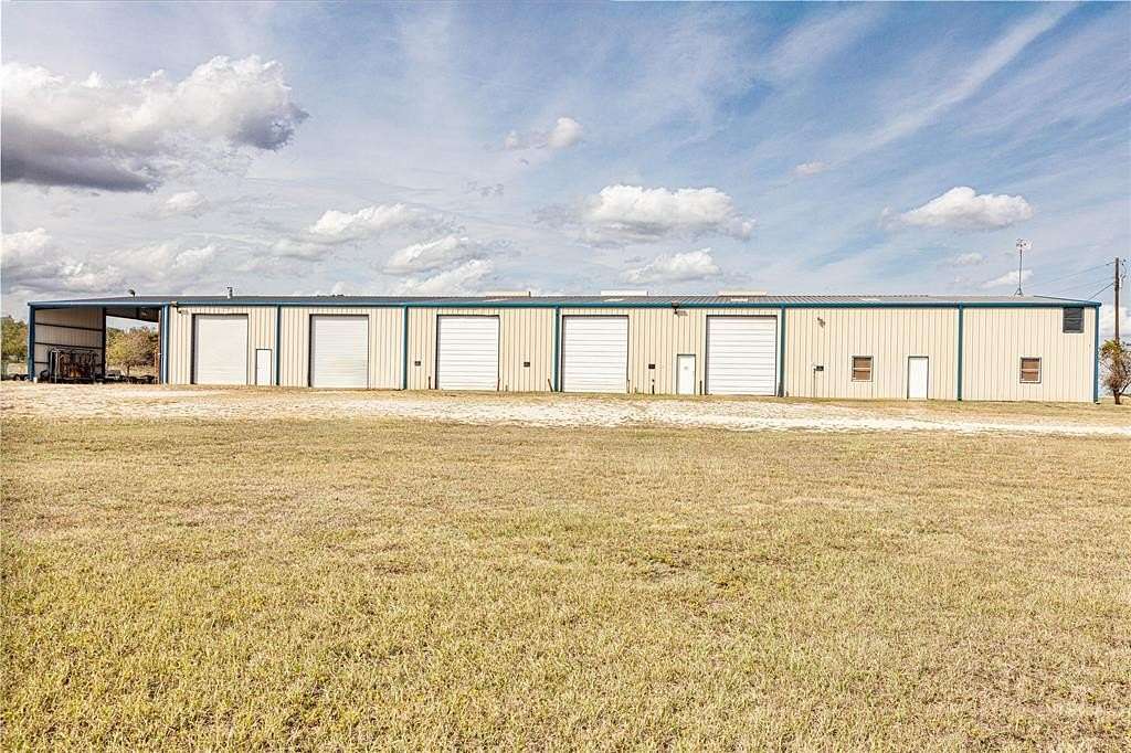 4 Acres of Improved Commercial Land for Sale in Fairfield, Texas