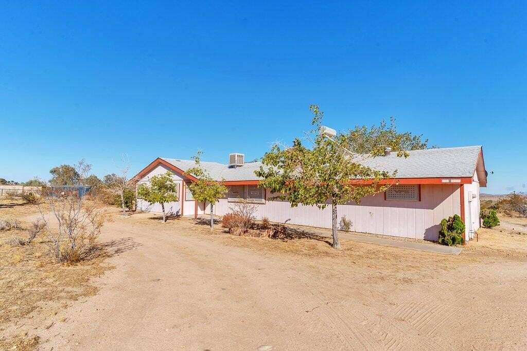 2.512 Acres of Residential Land with Home for Sale in Yucca Valley, California