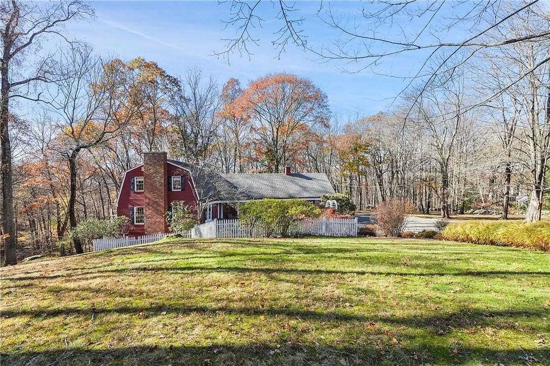 3.077 Acres of Residential Land with Home for Sale in Pound Ridge, New York