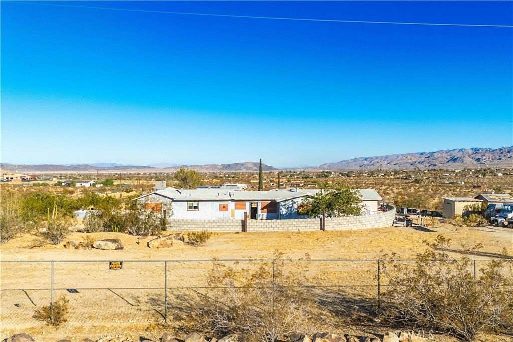 2.5 Acres of Residential Land with Home for Sale in Joshua Tree, California