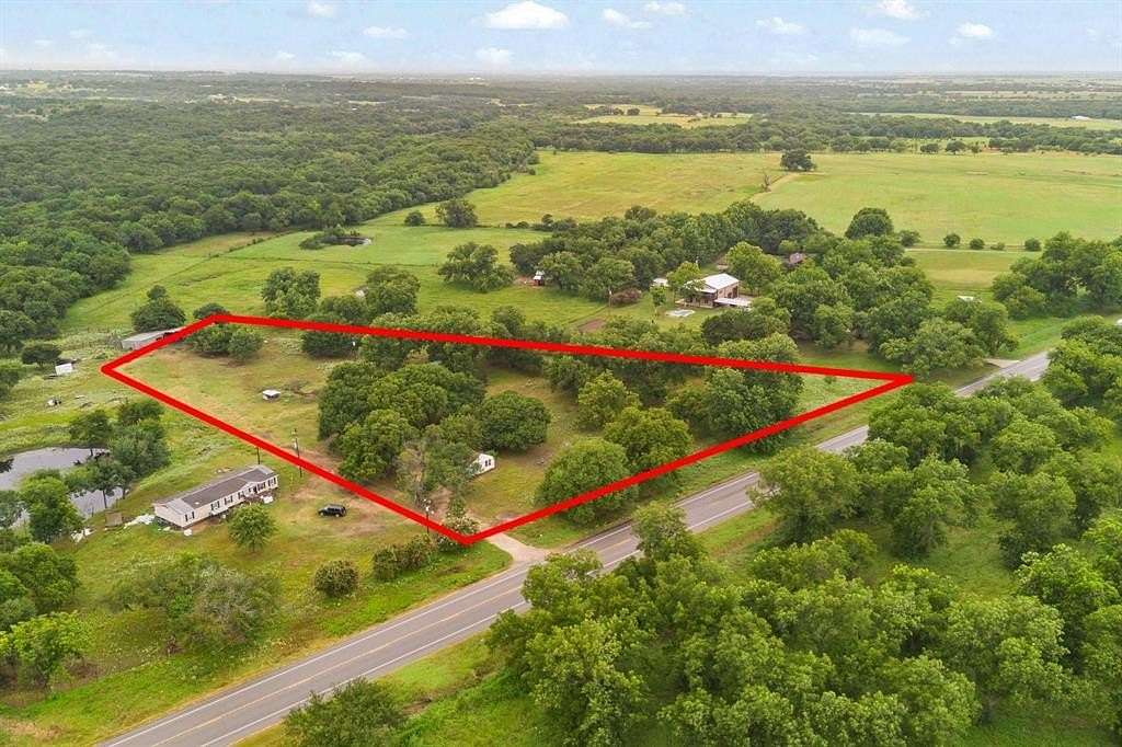 3.232 Acres of Residential Land with Home for Sale in Grandview, Texas