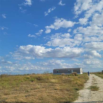 10.024 Acres of Land with Home for Lease in Barry, Texas