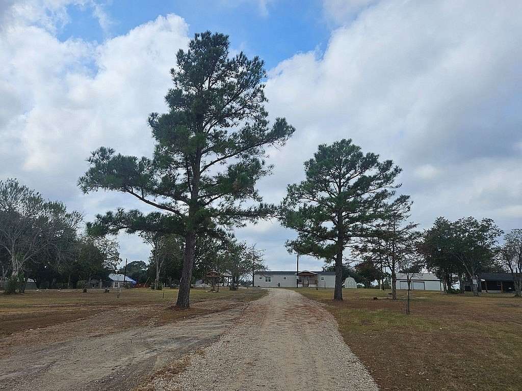 3.097 Acres of Land with Home for Sale in Washington, Texas