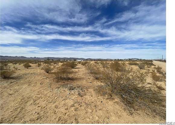 1.17 Acres of Residential Land for Sale in Golden Valley, Arizona