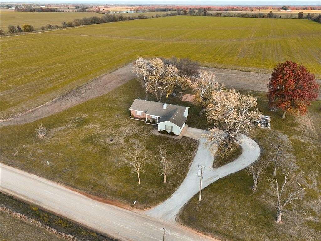 2.95 Acres of Residential Land with Home for Sale in Nevada, Missouri