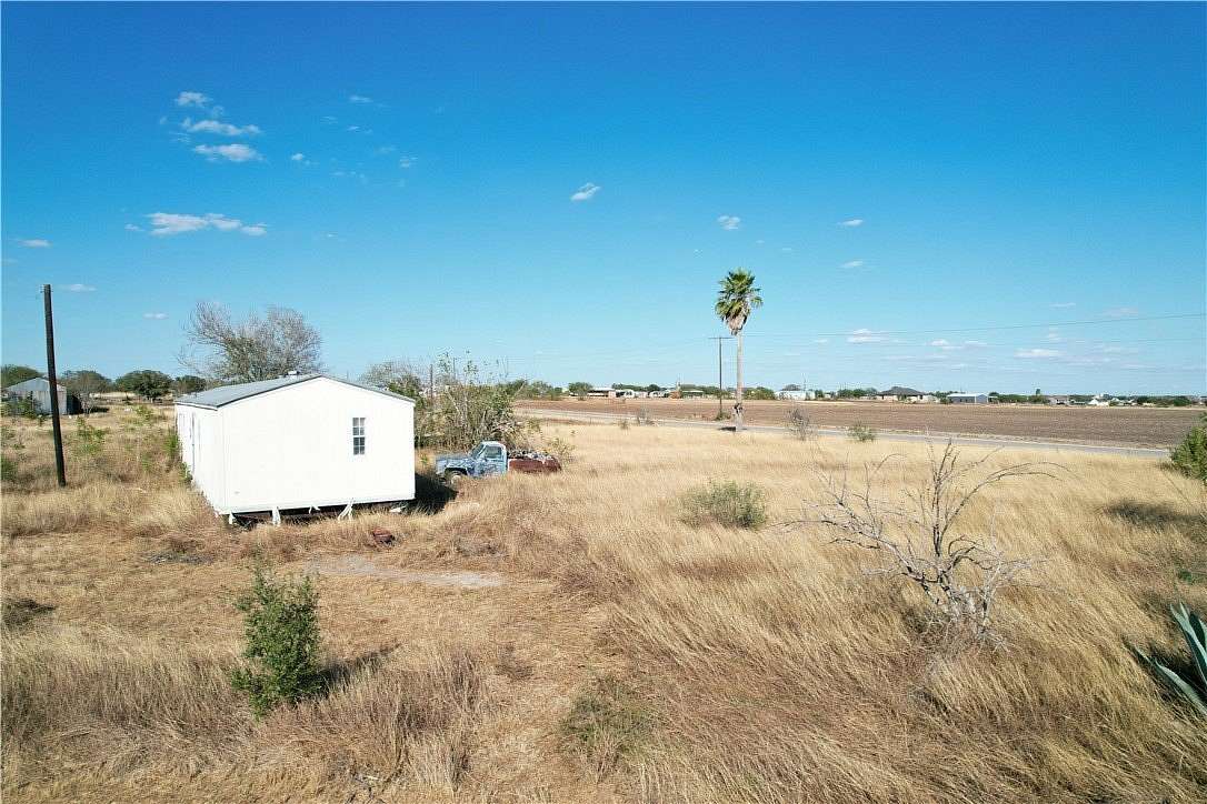 1 Acre of Improved Residential Land for Sale in Orange Grove, Texas