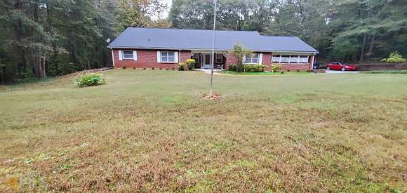 5 Acres of Residential Land with Home for Lease in Sharpsburg, Georgia