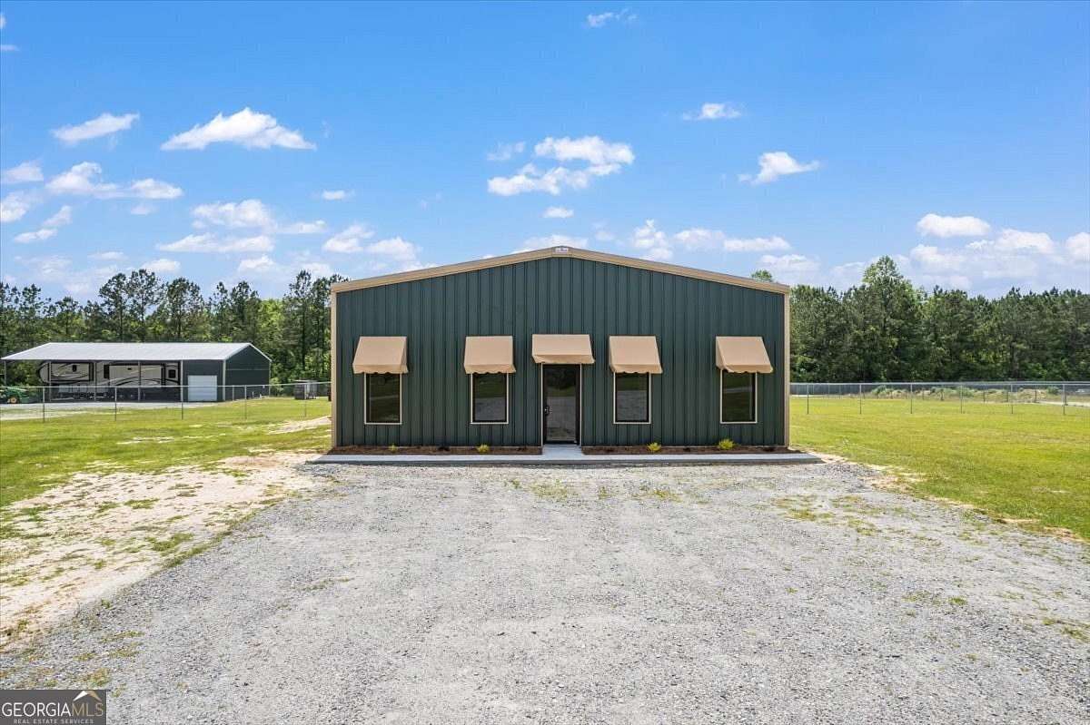 4.99 Acres of Improved Commercial Land for Sale in Blackshear, Georgia