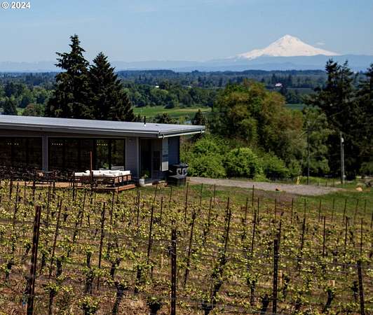 10 Acres of Improved Land for Sale in Amity, Oregon