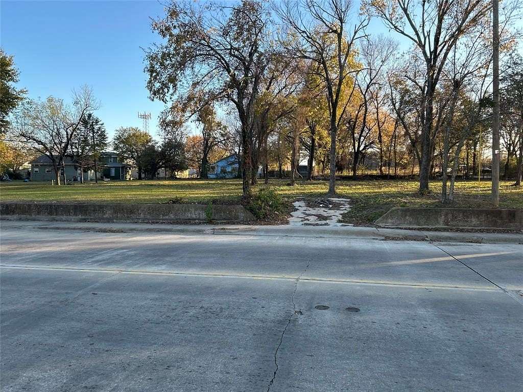 0.99 Acres of Residential Land for Sale in Paris, Texas